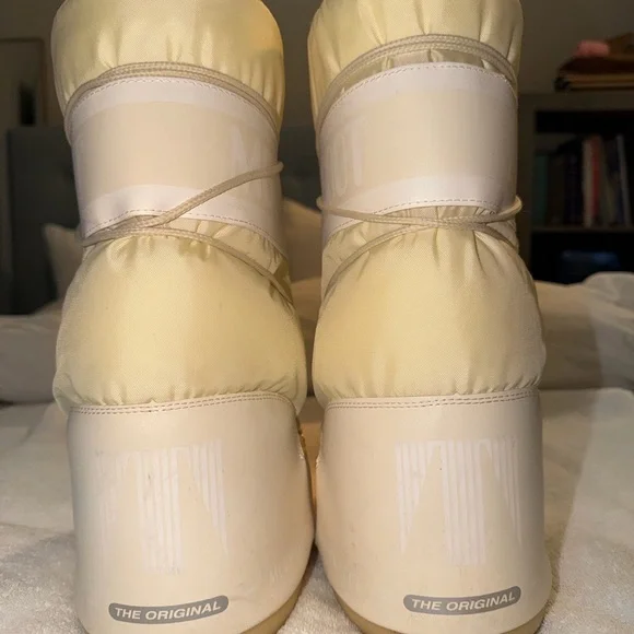 Moon Boot Women's Beige and Cream Winter Boots - Picture 7 of 8